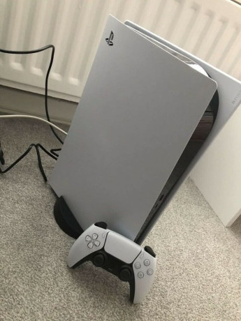 playstation-5-slim-disc-edition-excellent-condition-for-sale-big-1